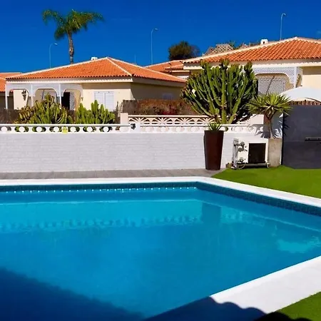 Lovely 4-bed With Ocean Views In Sueno Azul Callao Salvaje